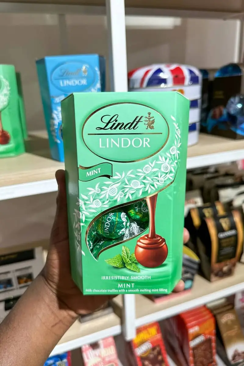 Lindt Lindoh Mint Chocolate - Chocolates Kenya, Nairobi gift delivery | Floral Whispers Gifts - Image 1
