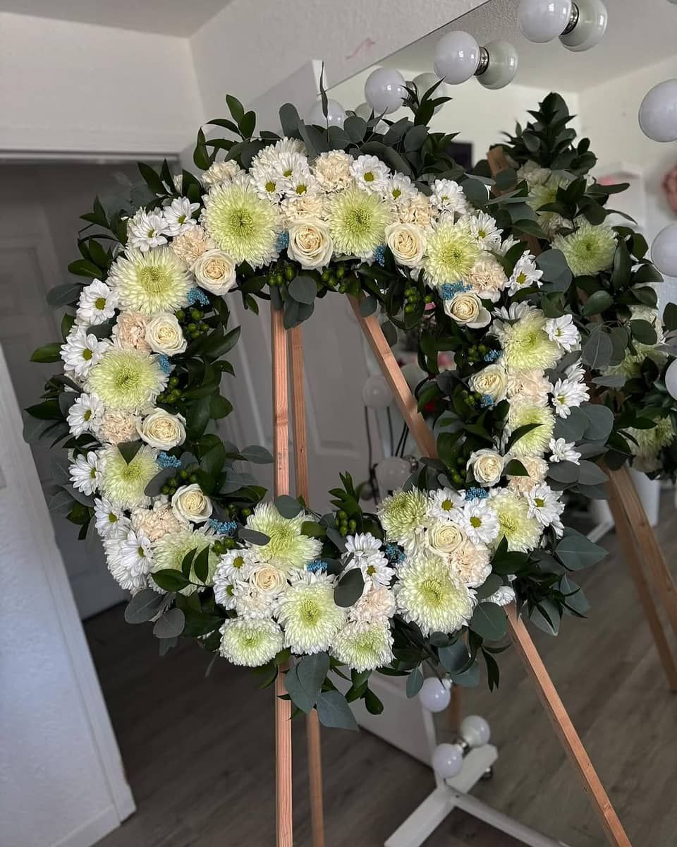 Round shaped Wreath - thumbnail 3 | Premium flower delivery Nairobi CBD, Westlands, Karen