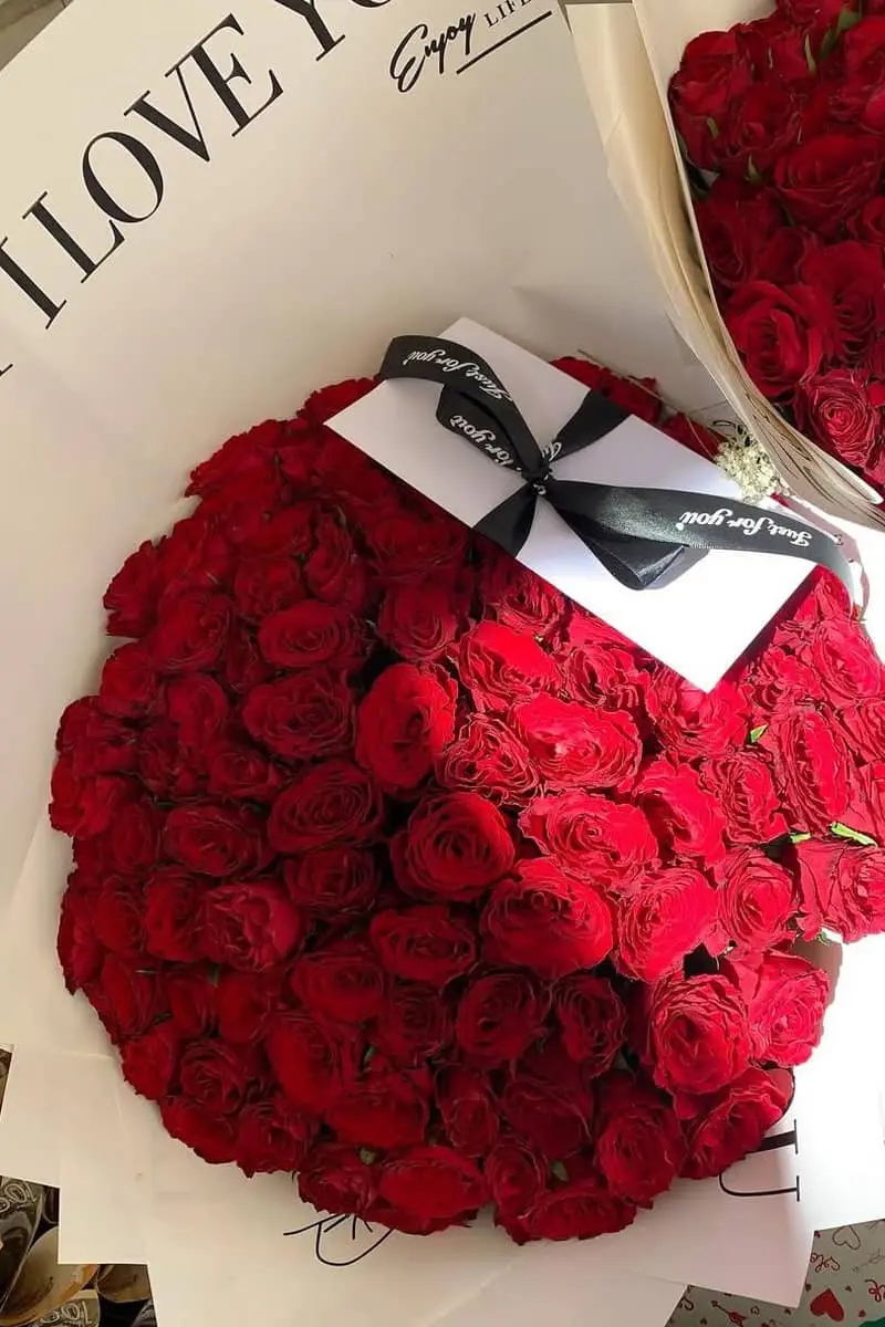 Amor Red Roses flower bouquet - Premium flower delivery Nairobi CBD, Westlands, Karen | Floral Whispers Gifts - Image 1